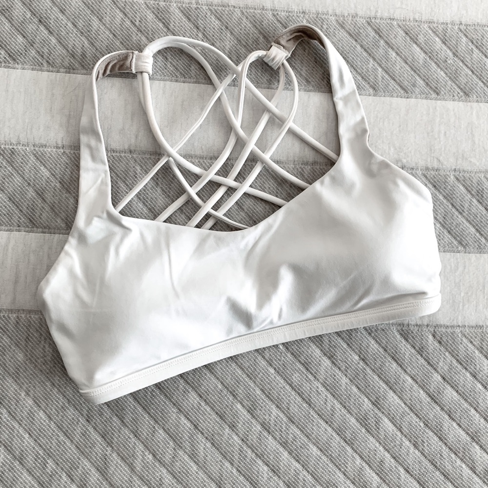 Lululemon Free to be sports bra